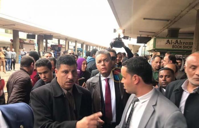 أول تعليق لوزير النقل المستقيل بعد حادث محطة مصر