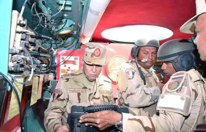 الفريق محمد فريد رئيس أركان حرب القوات المسلحة يشهد إحدى مراحل المناورة " بدر 2019 "