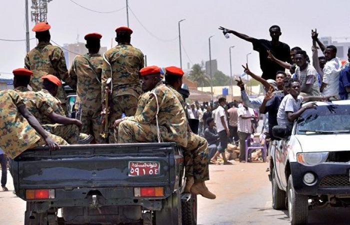 "الشيوعي السوداني" يصف بيان الجيش بـ"انقلاب" قصر".. ويدعو للزحف حتى تسليم السلطة