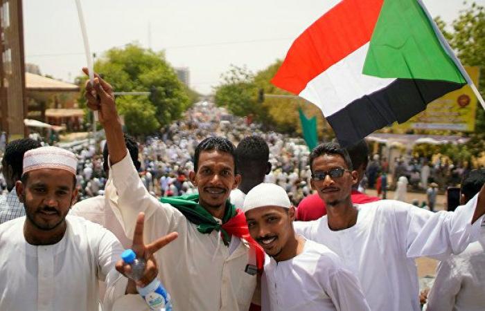 المجلس العسكري السوداني يعلن شروطه للقاء الأحزاب