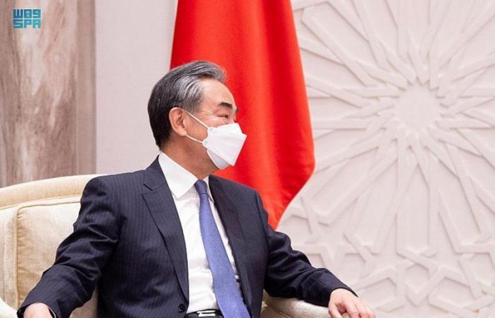 بالصور .. ولي العهد يجتمع مع وزير خارجية الصين  ويستعرض  أوجه العلاقات