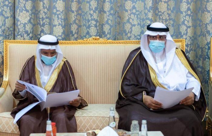 أمير الباحة يجتمع مع مشايخ القبائل بحضور مدير عام لجان النظر بطلبات التملك