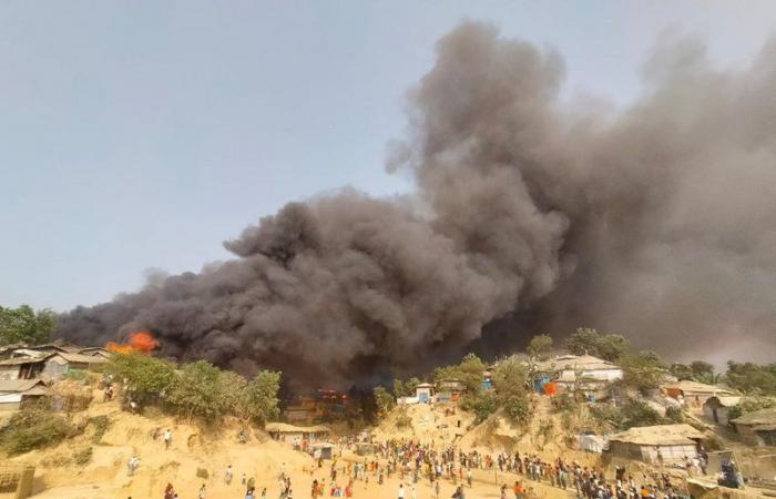 الأمم المتحدة تنقل الآلاف من الروهينجا بعد اندلاع حريق هائل بمخيم في بنجلاديش