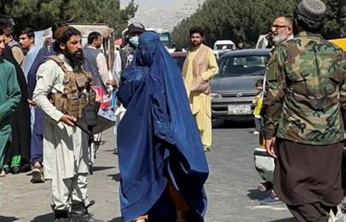 قيود طالبان على عمل المرأة قد تقلص الناتج المحلي الإجمالي لأفغانستان