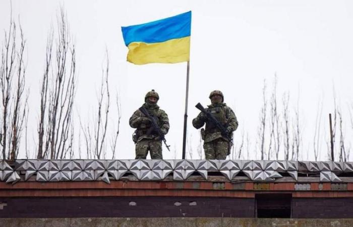 مقتل جندي أوكراني وإصابة 6 آخرين