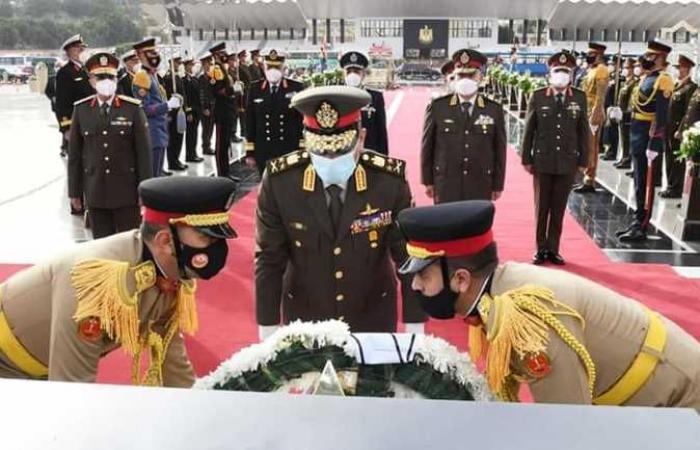 السيسي يُنيب وزير الدفاع لوضع إكليل الزهور على النصب التذكارى لشهداء القوات المسلحة