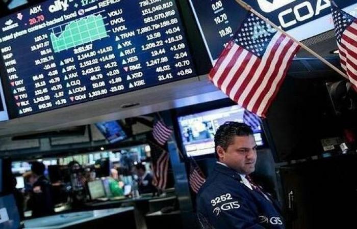 تباين الأسهم الأمريكية في ختام تعاملات يوم حسم الفائدة