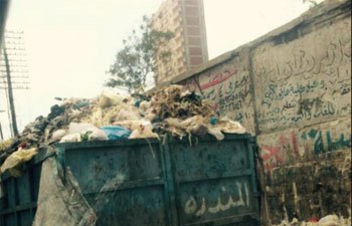 "واتس آب اليوم السابع": تراكم القمامة أمام محطة قطار سيدى بشر بالإسكندرية