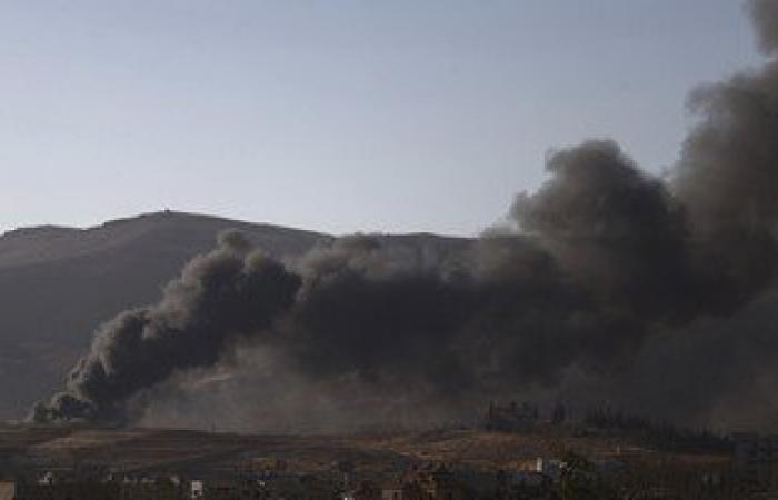 ناشطون سوريون: مروحيات النظام تلقى 40 برميلا متفجرا على داريا