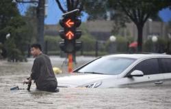 مصرع 15 شخصًا في الصين بسبب الفيضانات