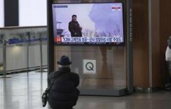 كوريا الشمالية تطلق 3 صواريخ وسط التوترات