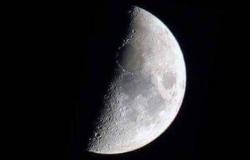 اليوم.. شروق القمر في طور التربيع الأخير بعد منتصف الليل