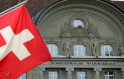 المركزي السويسري يرفع سعر الفائدة إلى أعلى مستوياته منذ إبريل 2002