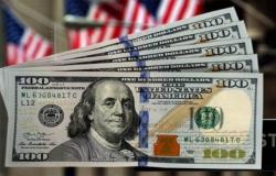 الدولار يتراجع للجلسة الثالثة على التوالي بعد قرار رفع أسعار الفائدة