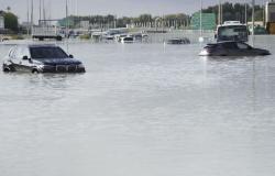 عاصفة مطرية أغرقت مطار دبي ومسؤول ينفي الاستمطار