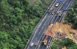 24 شخصا يقتل في انهيار طريق سريع جنوبي الصين