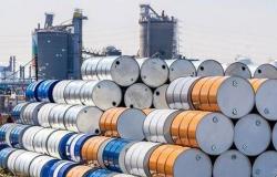 روسيا تخفض صادرات النفط بعد تعهدها بتعويض فائض الإنتاج