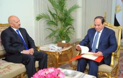 السيسى يلتقى مدير الديوان الرئاسى التونسى ويؤكد عمق علاقات البلدين