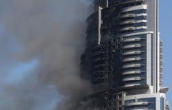 بدء التحقيق فى أسباب حريق فندق دبى بعد سيطرة قوات الإطفاء عليه