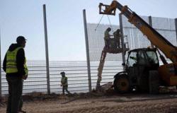 بالصور.. الاحتلال الإسرائيلى يبنى سياج عازل على حدوده مع الأردن