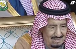 دموع الملك سلمان تثير مشاعر السعوديين على تويتر عبر هاشتاج "خادم الحرمين"