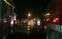 مدير أمن الشرقية ينتقل لموقع حريق مصنع العاشر والدفع بـ42 سيارة إسعاف وإطفاء