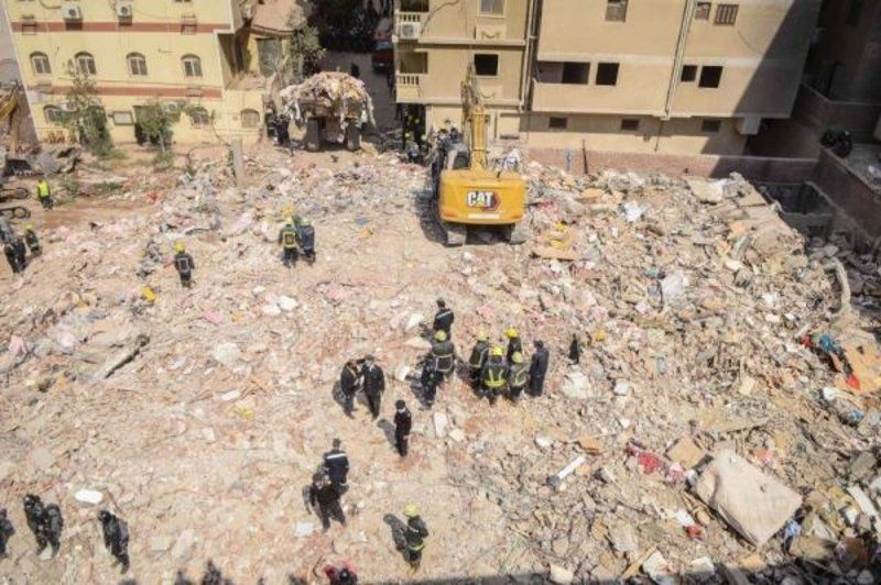 مصر.. ارتفاع عدد ضحايا عقار جسر السويس المنهار إلى 18 شخصًا