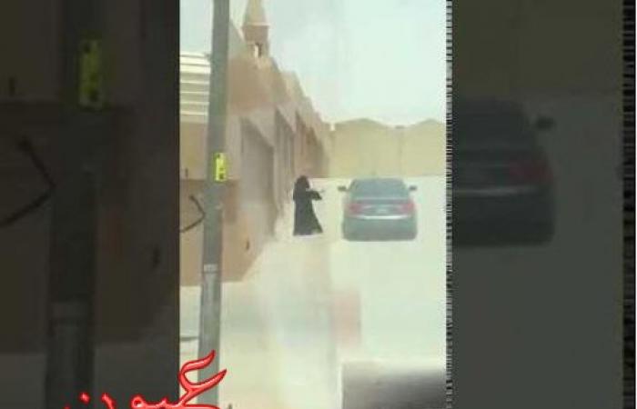 بالفيديو || فتاة وشاب يتبادلان القبلات في الشارع يثير ضجة بالسعودية
