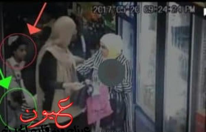 بالفيديو || «احذري» فتيات يخطفن الأطفال بعد تشتيت الأم بمحاولة سرقتها