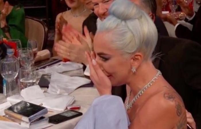 بكاء ليدي جاجا لحظة الإعلان عن فوزها بجائزة أفضل أغنية «فيديو»