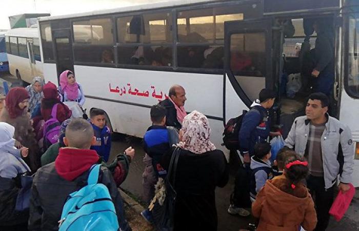 أكثر من 1400 لاجئ سوري يعودون من لبنان والأردن في يوم واحد