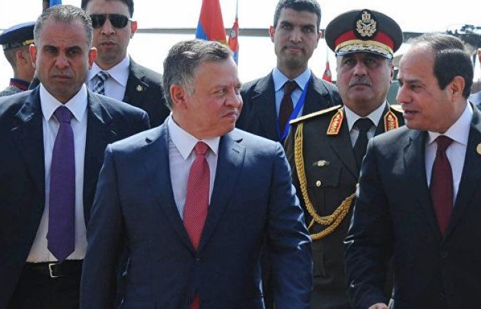 الأردن ومصر يوقعان اتفاقيات لتزويد المملكة بنصف احتياجاتها من النظام الكهربائي