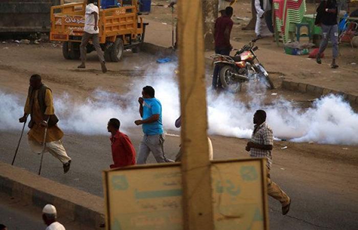 السودان... قرار جديد لإخماد الغضب وسط دعوات بتصعيد الاحتجاجات