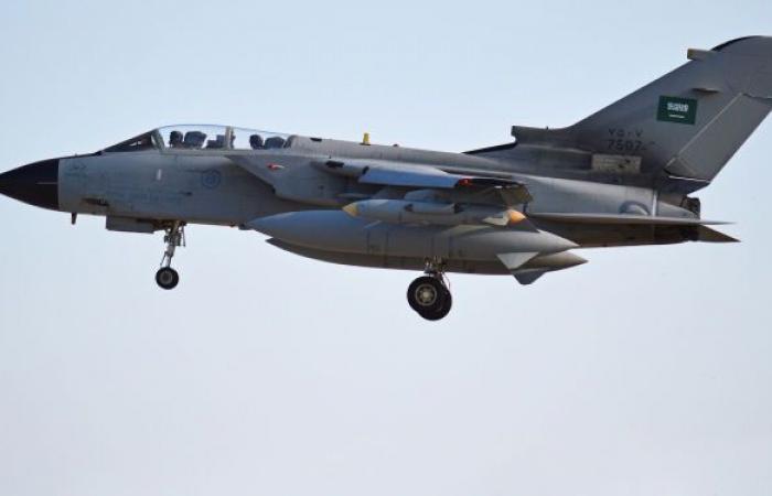 التحالف يجدد قصف صنعاء بغارتين على القاعدة الجوية