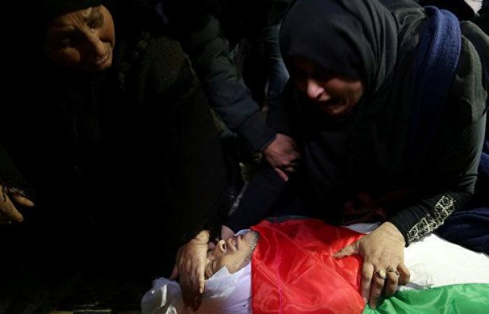 إسرائيل تقتل عضوا بحماس وتؤجل مساعدات قطرية بعد تصعيد في غزة