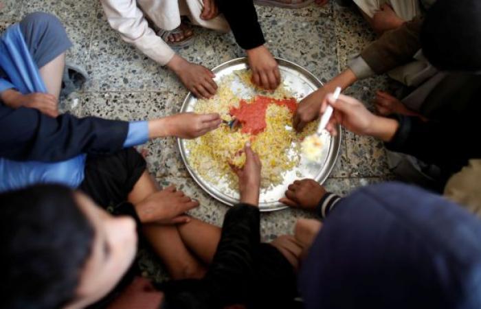 لإنهاء أزمة... اليمنيون يجتمعون على سطح البحر