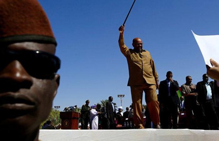 رئيس الوزراء السوداني يفاجئ المحتجين ويتحدث عن "وبال عميق"