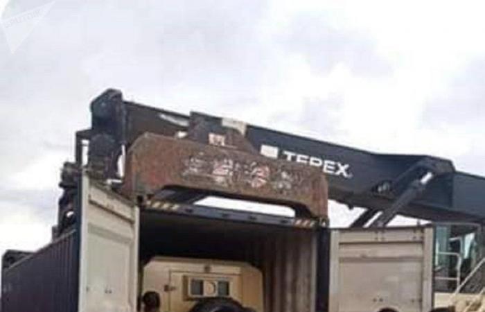 سلطات ميناء الخمس الليبي تضبط شحنة مدرعات وعربات قادمة من تركيا (صور)