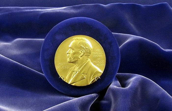 ترشيح مفكر إماراتي لجائزة نوبل للأداب