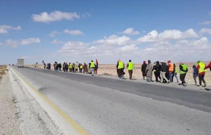 العقبة: 70 متعطلا يواصلون سيرهم على الأقدام إلى عمان منذ 4 أيام