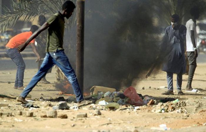 سياسي سوداني: تصريحات وزير الداخلية حول مشروعية المظاهرات تحتمل عدة وجوه