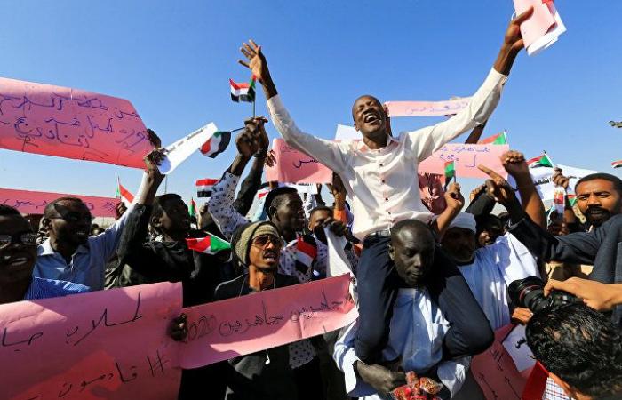 تفاصيل الاجتماع المغلق... مفاجأة صادمة على لسان مدير مخابرات السودان