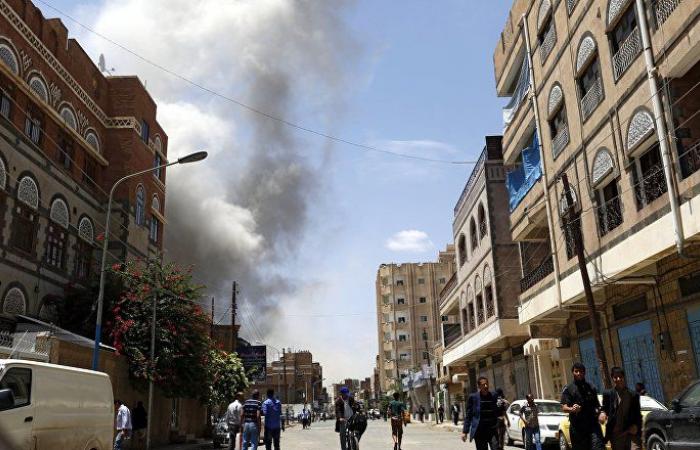 طيران التحالف يقصف معسكرا في صنعاء