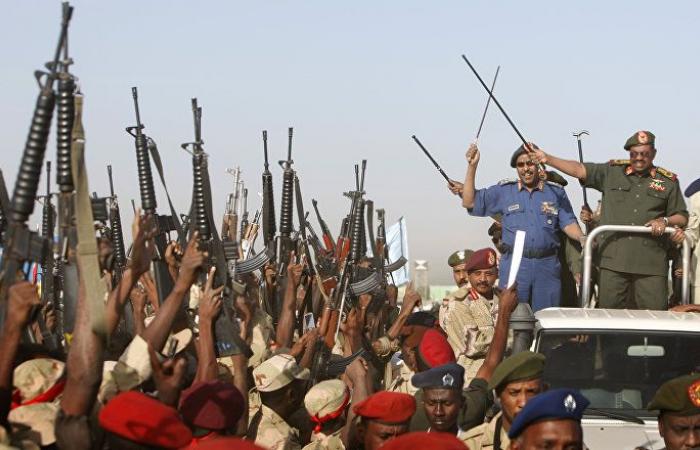 صحيفة سودانية: انقلاب أبيض نفذه 18 عسكريا... والحزب الحاكم يعلن مفاجأة