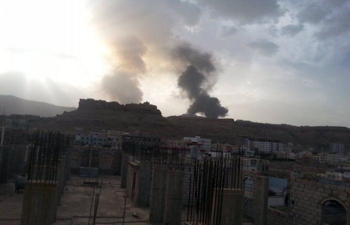 عشرات القتلى بقصف طيران التحالف منصة صواريخ ومعسكرا للحوثيين