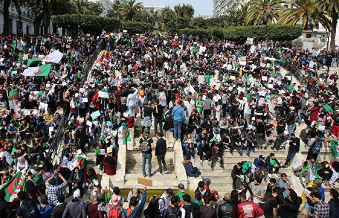 مع استمرار الاحتجاجات... الجيش الجزائري يوجه رسالة إلى الشعب