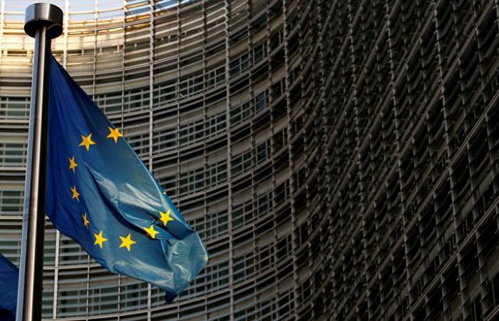 الاتحاد الأوروبي يدرج عمان والإمارات على القائمة السوداء للقضايا الضريبية