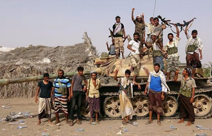 "أنصار الله" تعلن قصف تجمع للجيش اليمني في حجة بصاروخ باليستي