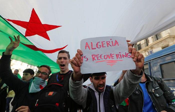 القوى الاشتراكية الجزائرية: قرارات بوتفليقة تمويه... واستمرار المظاهرات الشعبية ضرورة