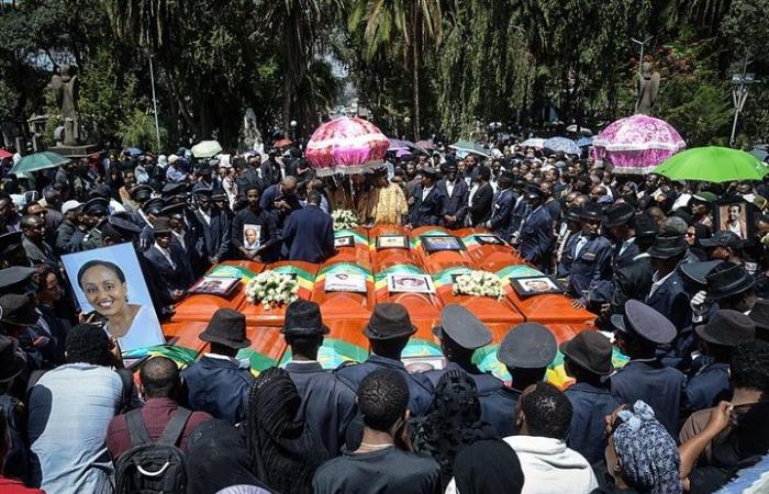 الآلاف يشيعون جنازة ضحايا الطائرة الإثيوبية (صور)